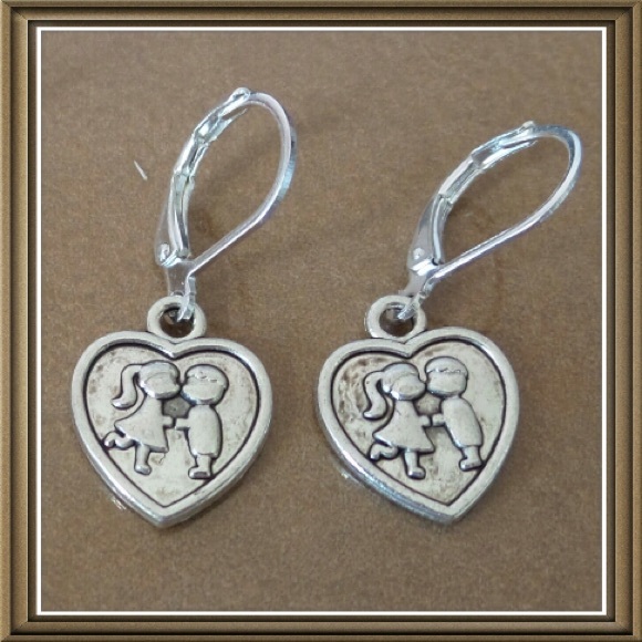 2 Pairs of Drop Dangle Lever Back Earrings - Picture 8 of 9